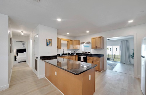 Carrollwood House | Lakefront Oasis | 15-25% Off | Dog Friendly | Tampa Bay