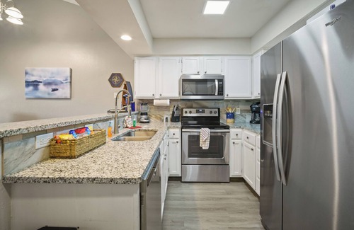 Indian Point Condo | Lakefront, One bdrm, sleeps 6. EXCLUSIVE Ticket Deals and Resort Perks!