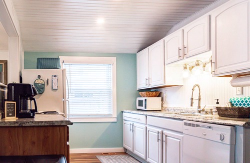 Brooklyn House | *Lakefront* Open Concept Gem