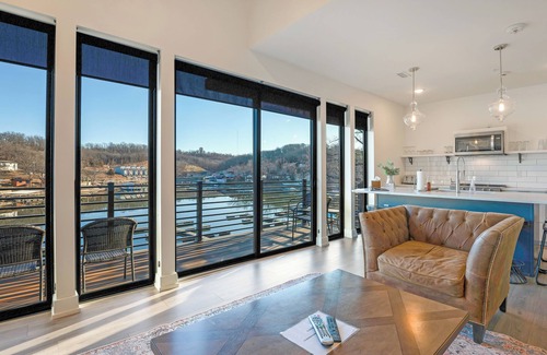 Osage Beach Condo | Lakefront/pool/CenterofOsageBeach 2 Bedroom/Sleeps 6 located above 1932 Reserve