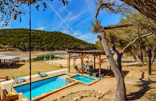 Lower Basin Lake Travis House | Lakefront/Pool & Hot Tub/NEW PICKLEBALL/Sand Volley Ball/4 acres/Sleeps 28