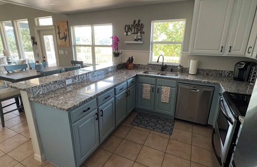 Lakehills House | Lakefront property on Medina Lake