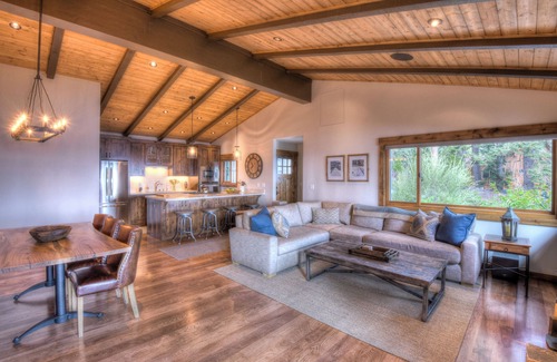 Tahoma House | Lakefront Property Only Steps to Beach | Panoramic Views | HOA Access