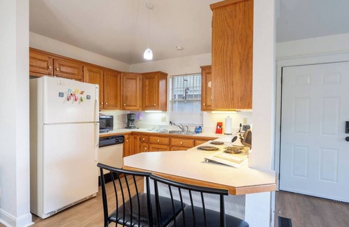 Lost Bridge Village House | Lakefront Retreat Cove Access 5 Min to Marina