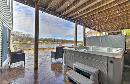 Gladwin House | Lakefront Retreat on 18 Acres with Hot Tub!