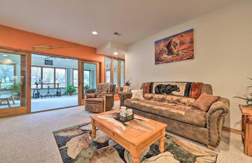 Gladwin House | Lakefront Retreat on 18 Acres with Hot Tub!