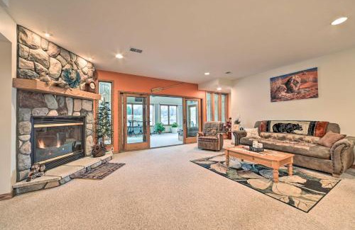 Gladwin House | Lakefront Retreat on 18 Acres with Hot Tub!