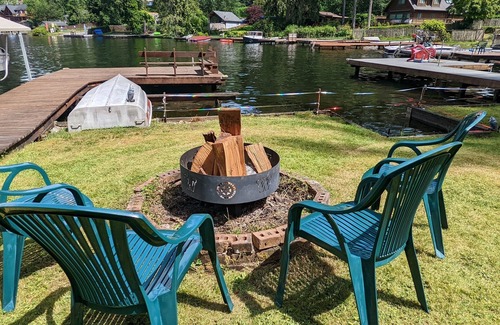 Lake Roesiger House | Lakefront Retreat: Private Dock, Fire Pit, BBQ, AC, Dog Friendly
