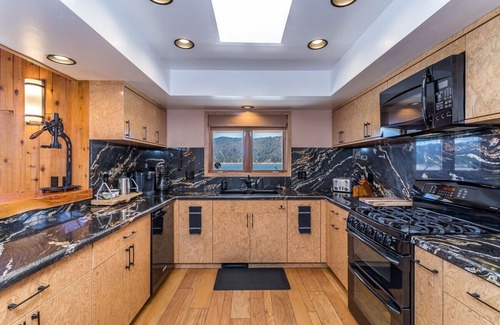 Patton House | Lakefront Retreat: Mountains, Hot Tub, Dock, Kayaks. Breathtaking Sunset Getaway