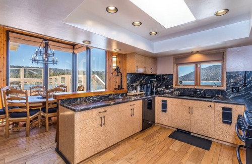 Patton House | Lakefront Retreat: Mountains, Hot Tub, Dock, Kayaks. Breathtaking Sunset Getaway