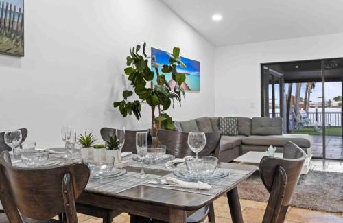 Fort Lauderdale House | Lakefront Retreat Villa Water View Fishing Casino