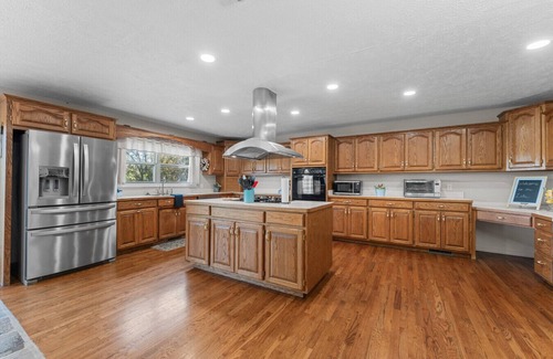 Emerald Beach House | Lakefront Retreat w/Deck, Movie Room & Yard