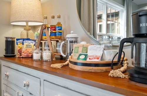 Cedar Bluff House | Lakefront|Sauna|Hot Tub|Fire Pit|Kayaks and more!