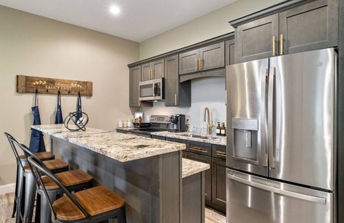 Cedar Bluff House | Lakefront|Sauna|Hot Tub|Fire Pit|Kayaks and more!