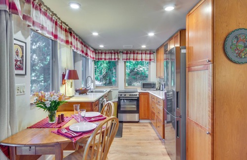 Lake Bosworth Cottage | Lakefront Snohomish Cottage w/Private Dock!