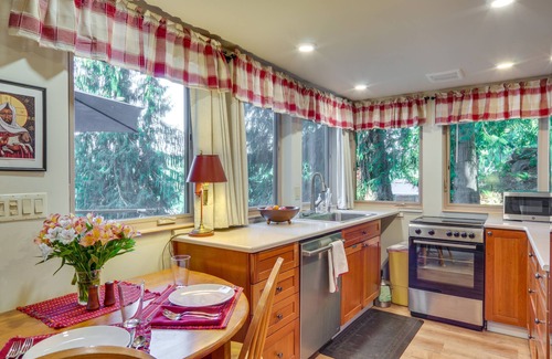 Lake Bosworth Cottage | Lakefront Snohomish Cottage w/Private Dock!