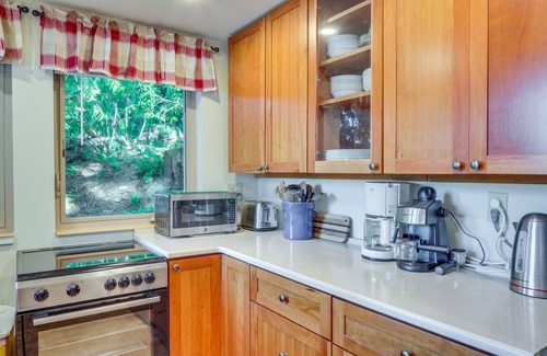 Lake Bosworth Cottage | Lakefront Snohomish Cottage w/Private Dock!