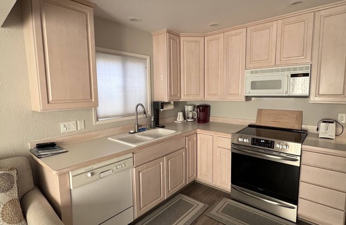 Chelan Condo | Lakefront Studio Condo~Step into the Lake at Spader Bay