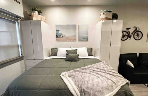 Vernon Condo | Lakefront Top Floor Suite w/resort amenities