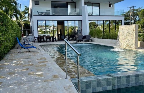 Girardot Cottage | Lakefront villa with private Dook, Piscina & Jacuzzi