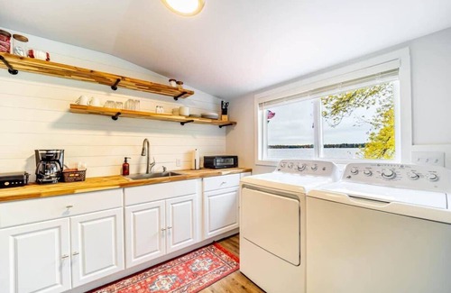 Mayfield Apartment | Lakefront with balcony and beach access