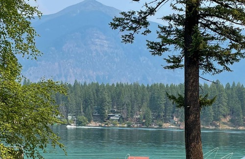 East Kootenay Cabin | Lakefront with Swim Platform | Hot Tub | Pool Table | Dog Friendly