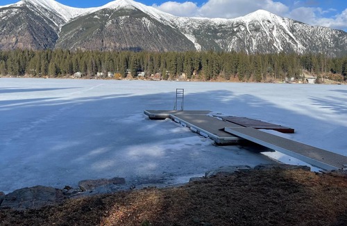 East Kootenay Cabin | Lakefront with Swim Platform | Hot Tub | Pool Table | Dog Friendly