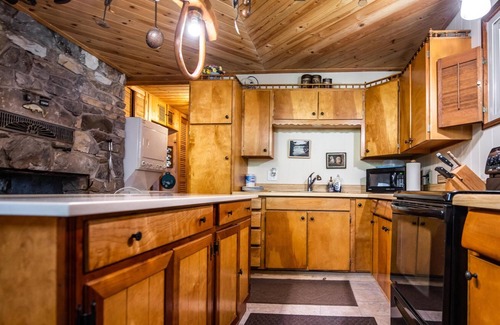 Laporte Cottage | Lakefront wooden "Heritage House Cottage" in Lake Mokoma