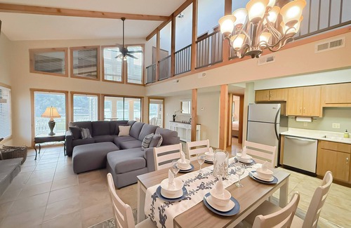 Camdenton House | Lakeftont 4BD/3BA/Grill/Decks/Quiet Cove-12PP