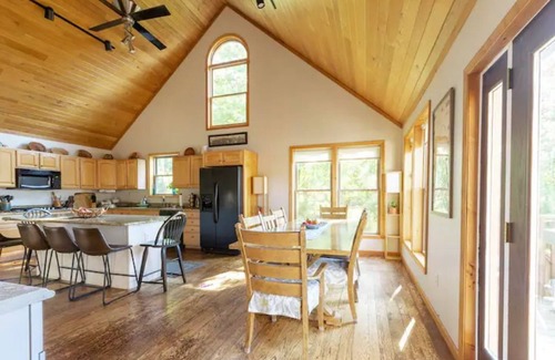 Poyntelle House | LakeHouse All Season Retreat!