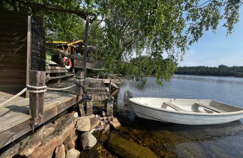 Lerum House | Lakehouse getaway with rowing boat