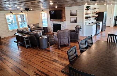 Mena Cabin | Lakehouse - HotTub | Kayak/Fish | AtvTrls