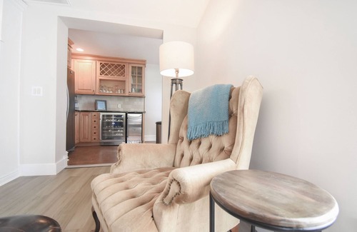 Dixie - Berryhill House | Lakehouse in Charlotte. Sleeps 8.