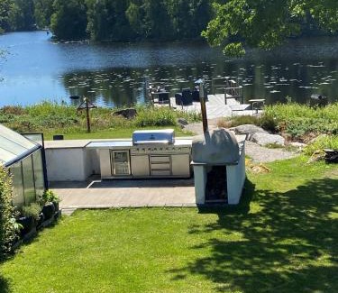 Malsryd House | Lakehouse med bastu, egen brygga och roddbåt