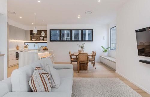 Bogangar Villa | Lakehouse No 2- Lakefront Luxury Escape Villa - Pet Friendly