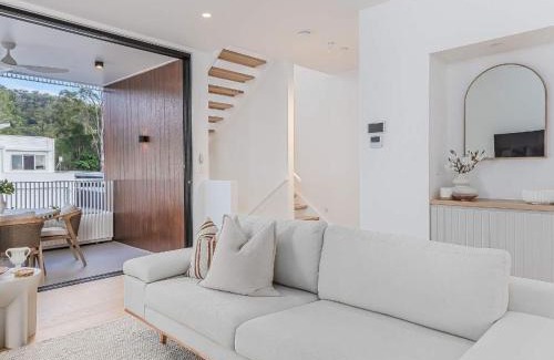 Bogangar Villa | Lakehouse No 2- Lakefront Luxury Escape Villa - Pet Friendly