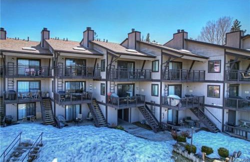 The Village House | Lakehouse Retreat - Community Pool, Lake Views and Walk to Village!