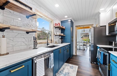 Dandridge House | LakeLife Home Your own paradise.