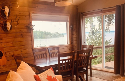 Lac du Bonnet Cabin | LakeLuxuryLiving lakefront rental Lacdubonnet,Mb,Canada