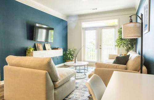 Cary House | Lakeshore Elegance min from PNC