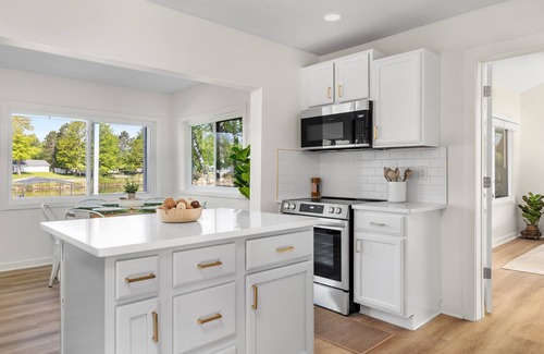 Gladwin House | Lakeshore Living - Private Beach, Sleeps 16!