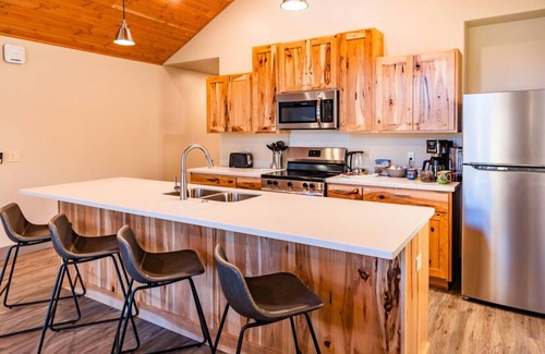 Homer Condo | Lakeshore Lodging Luxury Suites
