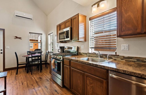 Dover Bay House | Lakeshore Retreat - 1 Bedroom and Loft 1 Bath Parkside Bungalow