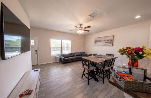 Canyon Lake House | Lakeshore Retreat