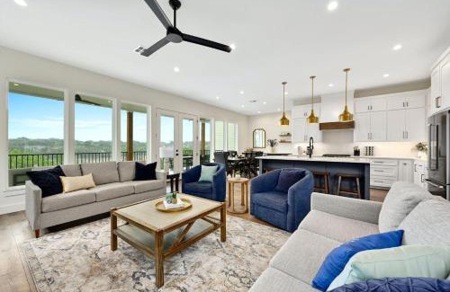Spicewood House | Lakeshore Splendor