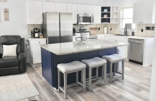 Lake Norman of Catawba Villa | Lakeside Family Cottage - Walk To Lake & Marina, Grill + Firestone, Private Deck! 20% OFF DISCOUNT!