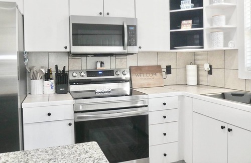 Lake Norman of Catawba Villa | Lakeside Family Cottage - Walk To Lake & Marina, Grill + Firestone, Private Deck! 20% OFF DISCOUNT!