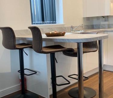 West Thurrock Apartment | Lakeside 2 BED LUXURY APARTMENT No PARTIES No EVENTS Early Check-in Late Check- Out Allowed