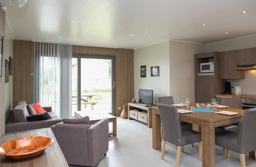 Froidchapelle Villa | Lakeside Bliss Retreat
