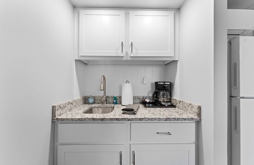 Indian Point Condo | Lakeside Bliss: Your Ideal Escape!